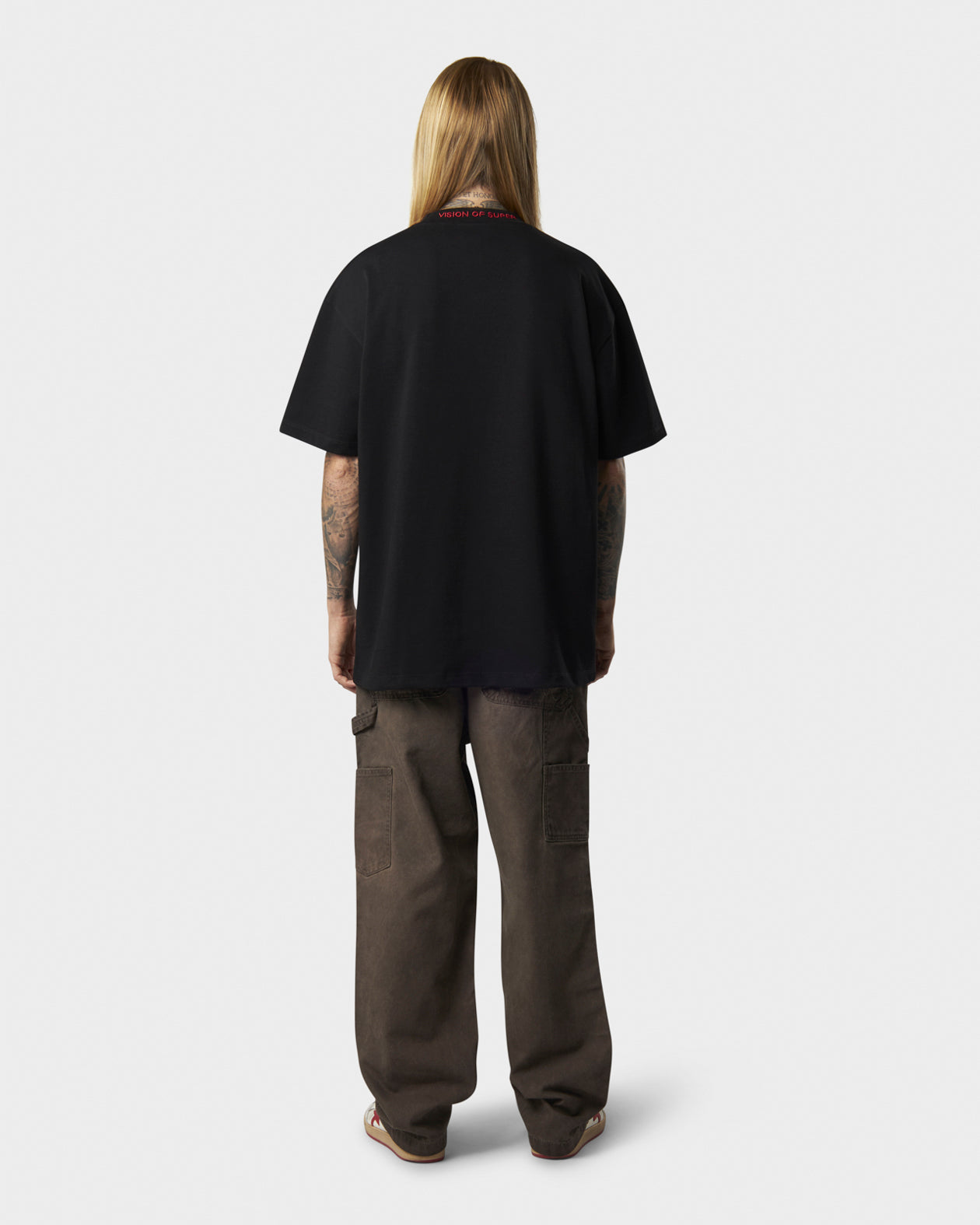 BLACK T-SHIRT WITH FREEDOM PRINT ON FRONT AND METAL LABEL