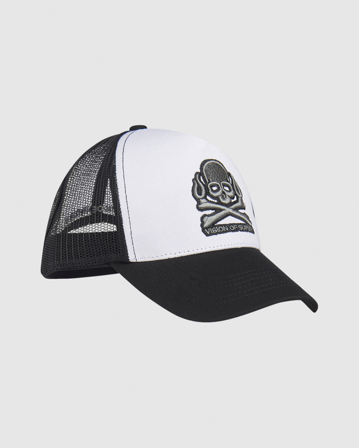 TRUCKER CAP WITH SKULL PATCH