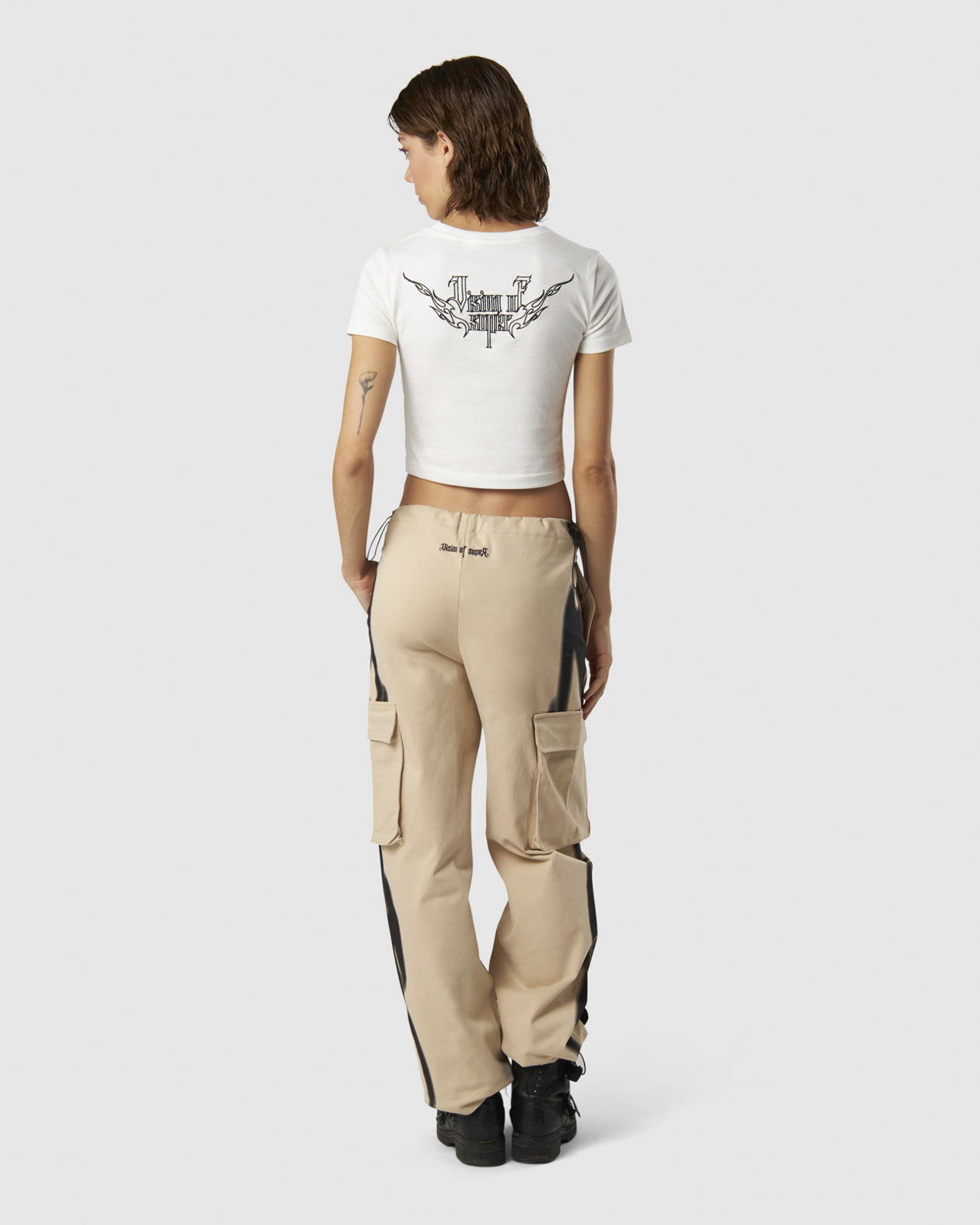 WHITE CROP T-SHIRT WITH EMBROIDERED TRIBAL LOGO ON FRONT AND EMBROIDERED TRIBAL GRAPHIC ON BACK