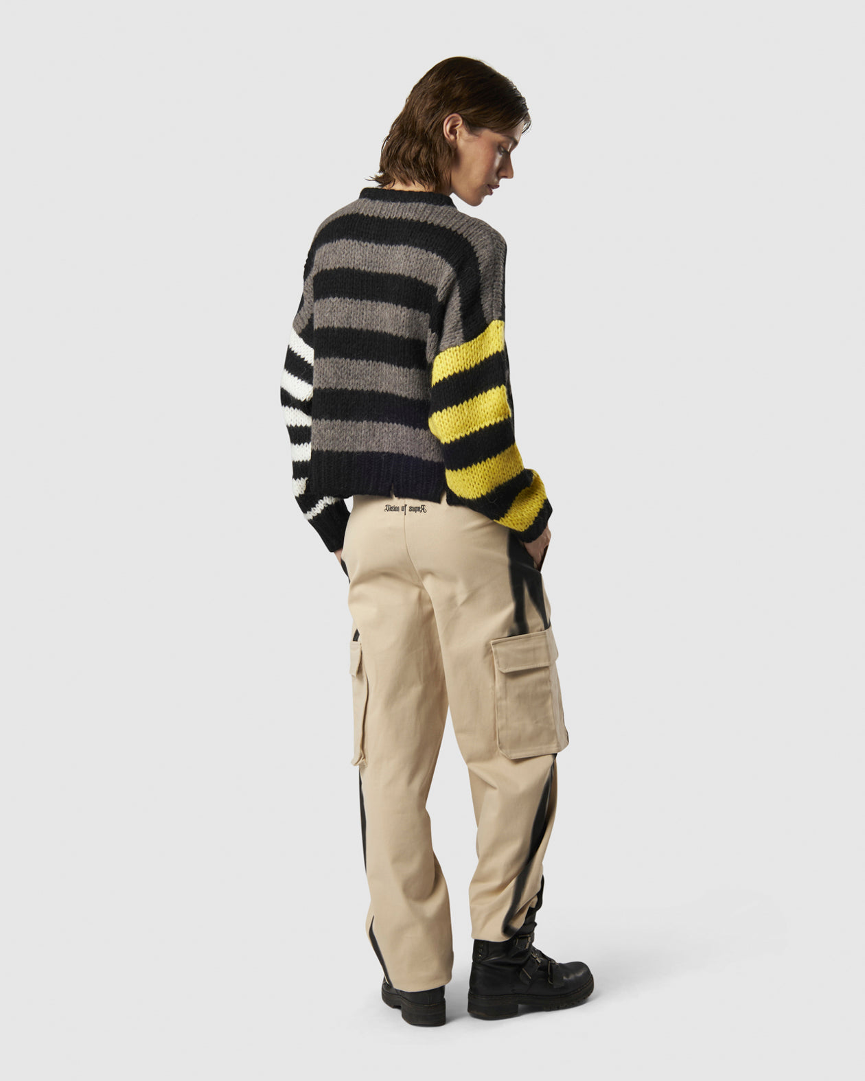 JUMPER WITH IRREGULAR STRIPES BLACK, WHITE, GRAY AND YELLOW AND PRINTED LOGO + FLAMES