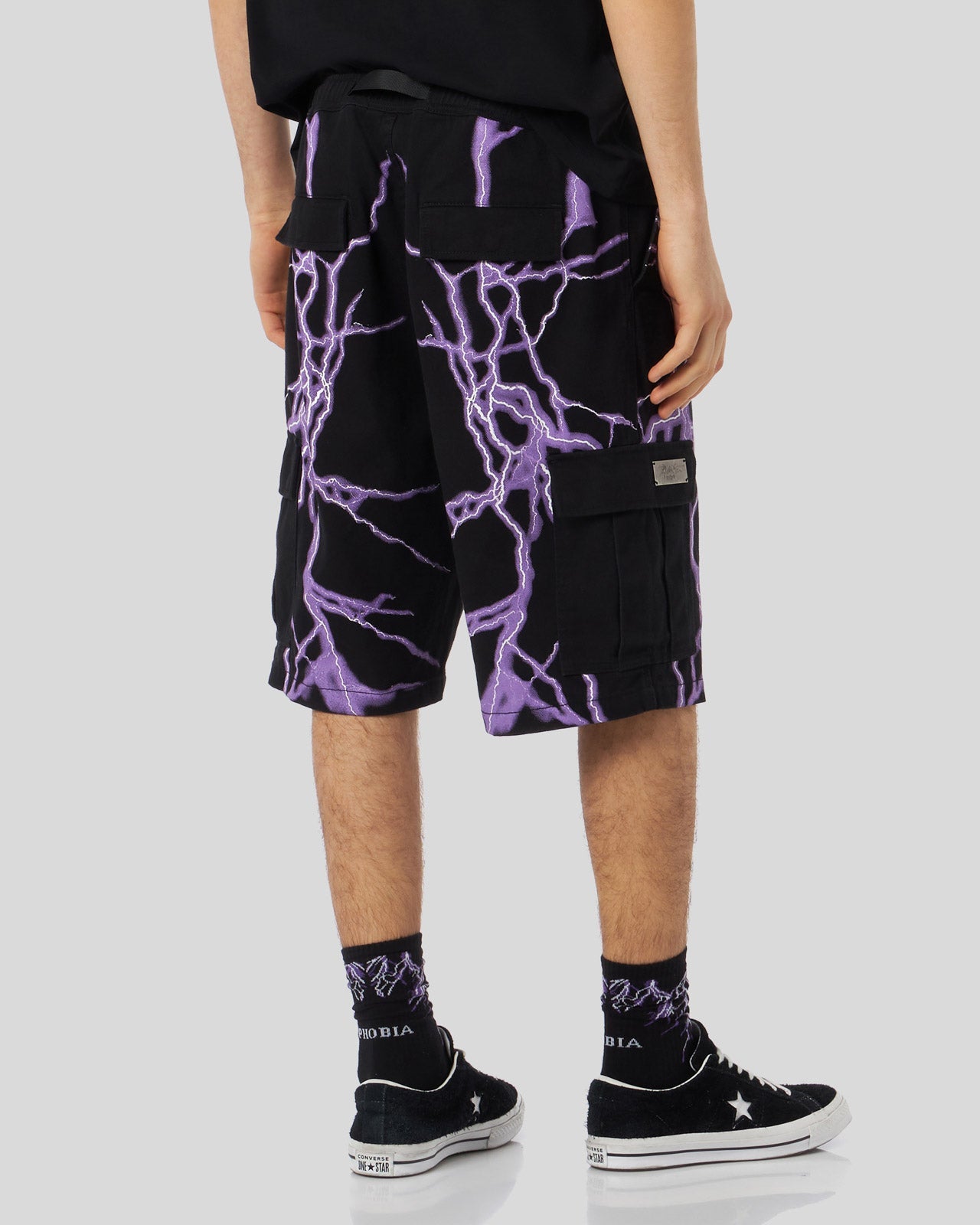 BLACK CARGO SHORTS WITH LATERAL PURPLE LIGHTNING