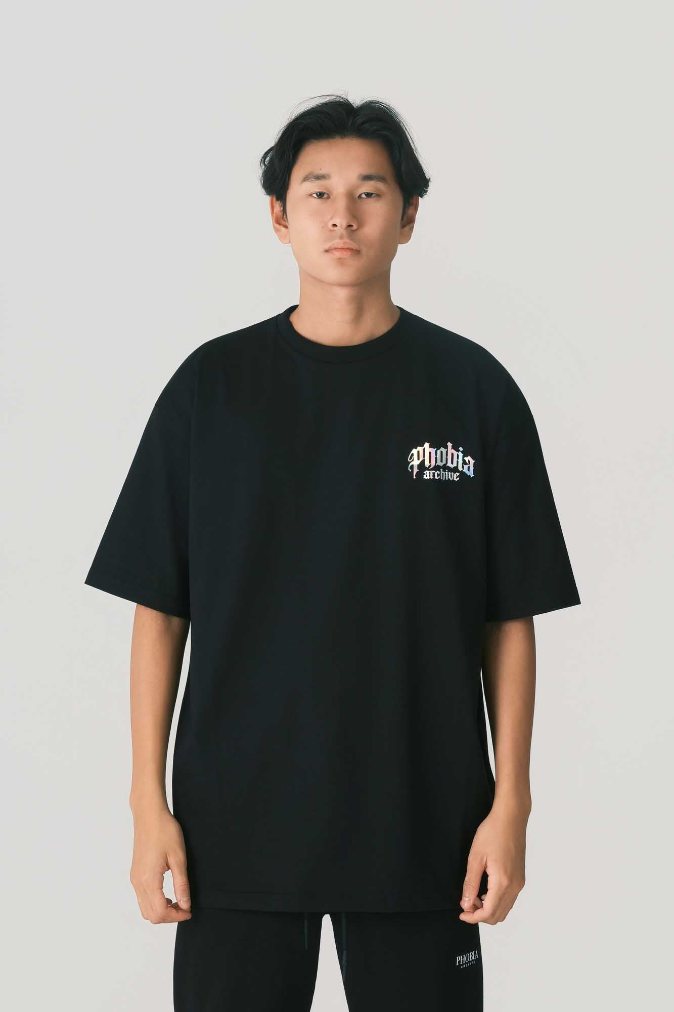BLACK TEE WITH HOLOGRAPHIC LOGO BACK
