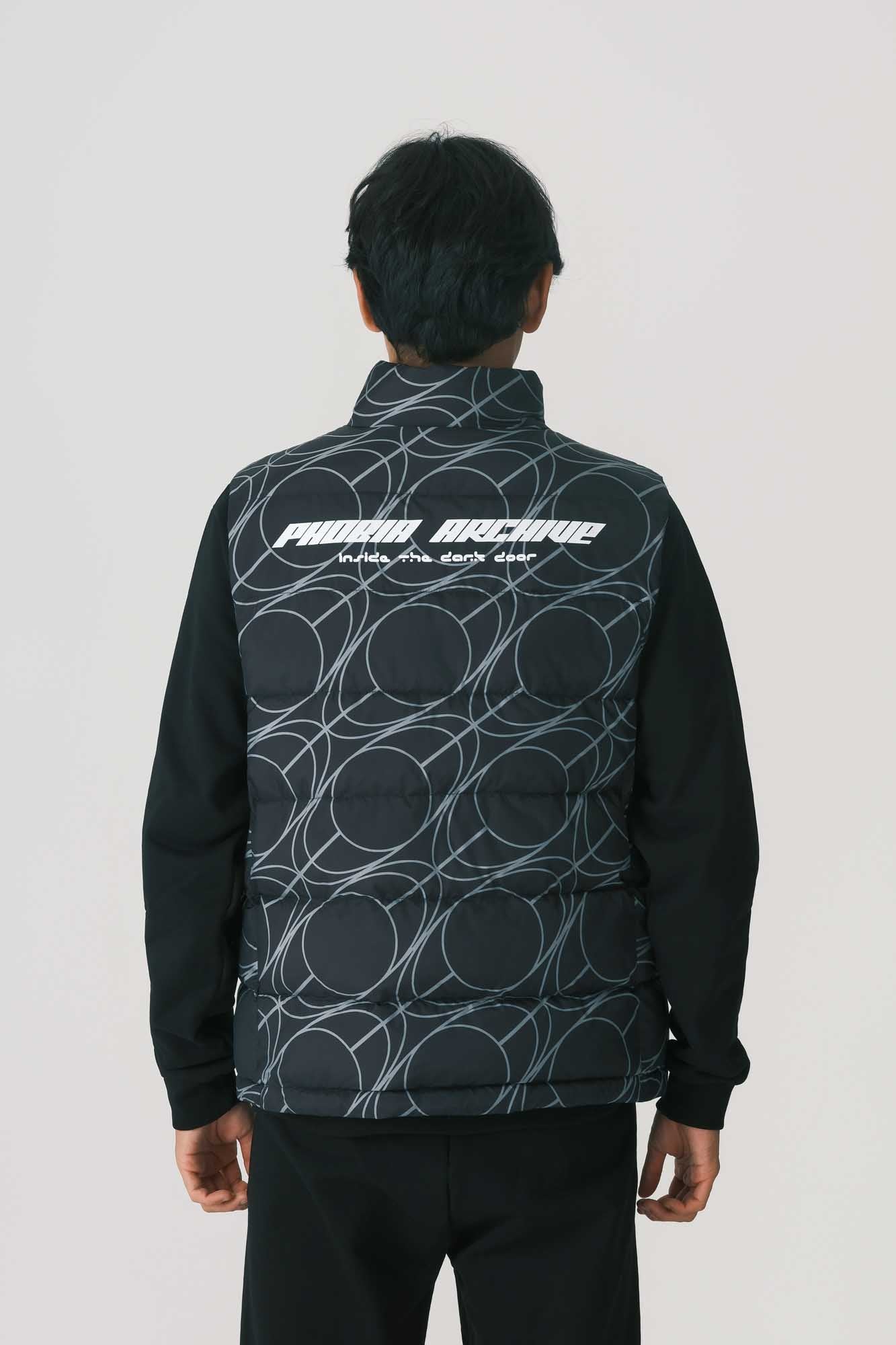 BLACK SLEEVELESS WITH DIGITAL PRINT