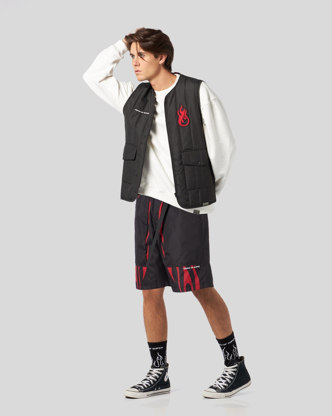 BLACK CARGO SHORTS WITH TRIBAL FLAMES AND LOGO PRINT