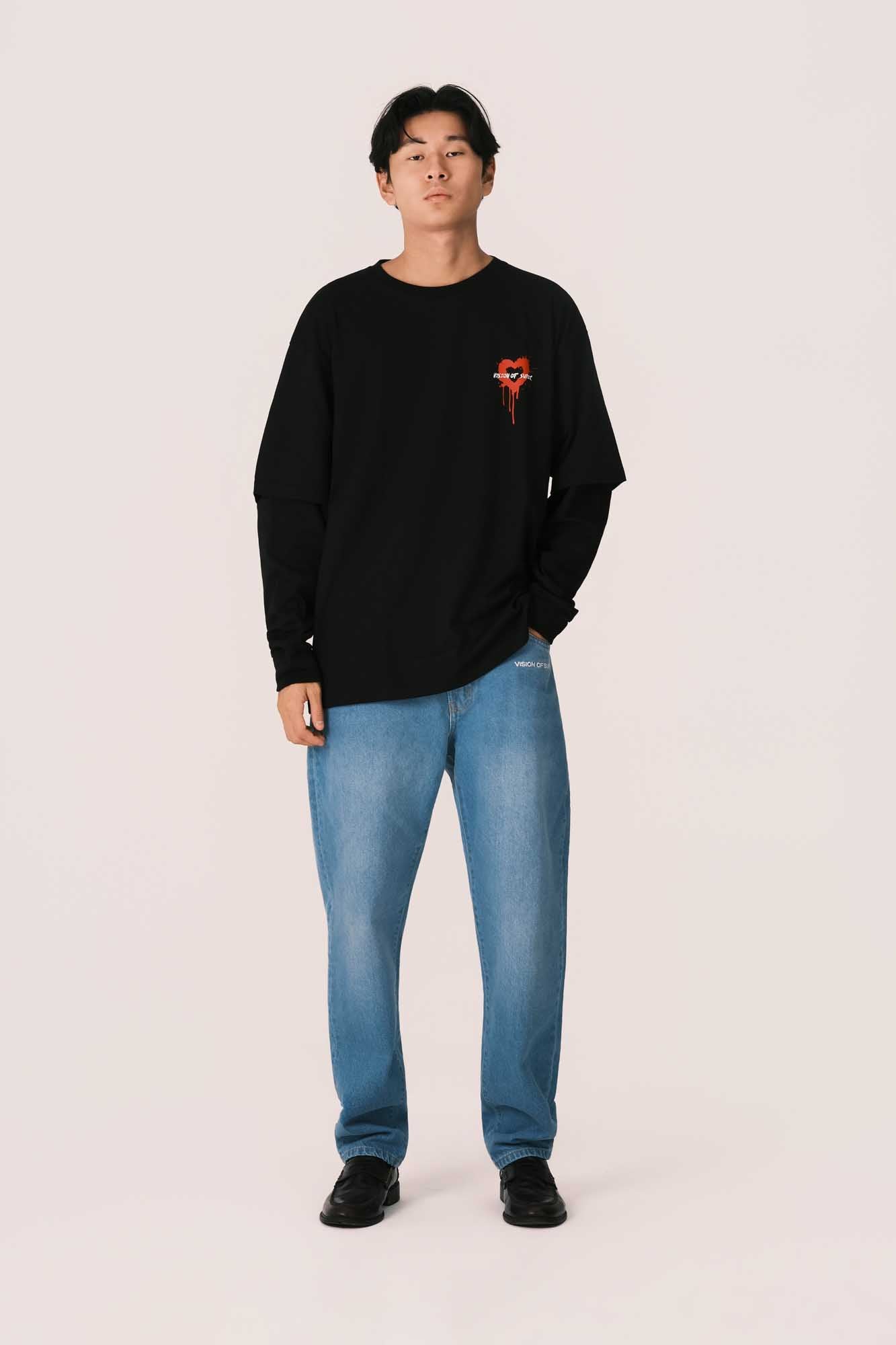 BLACK TEE WITH TOUBLE SLEEVE AND PRINTED HEART