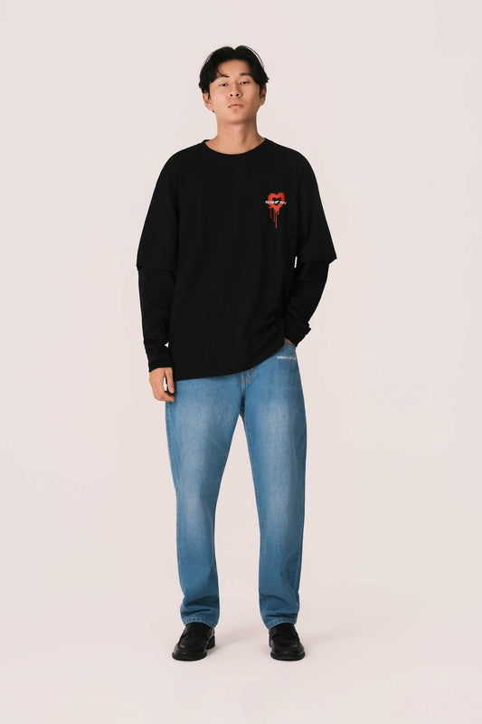 BLACK TEE WITH TOUBLE SLEEVE AND PRINTED HEART