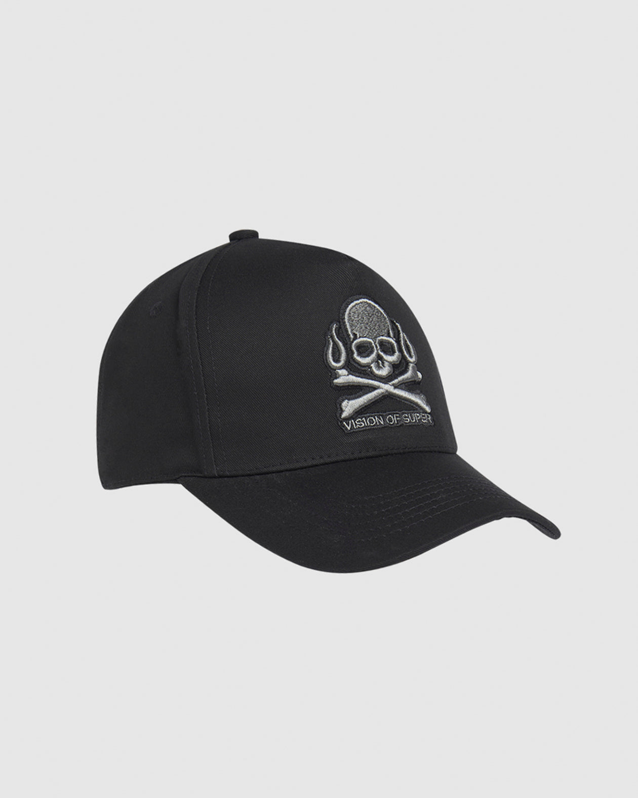 TRUCKER CAP WITH SKULL PATCH