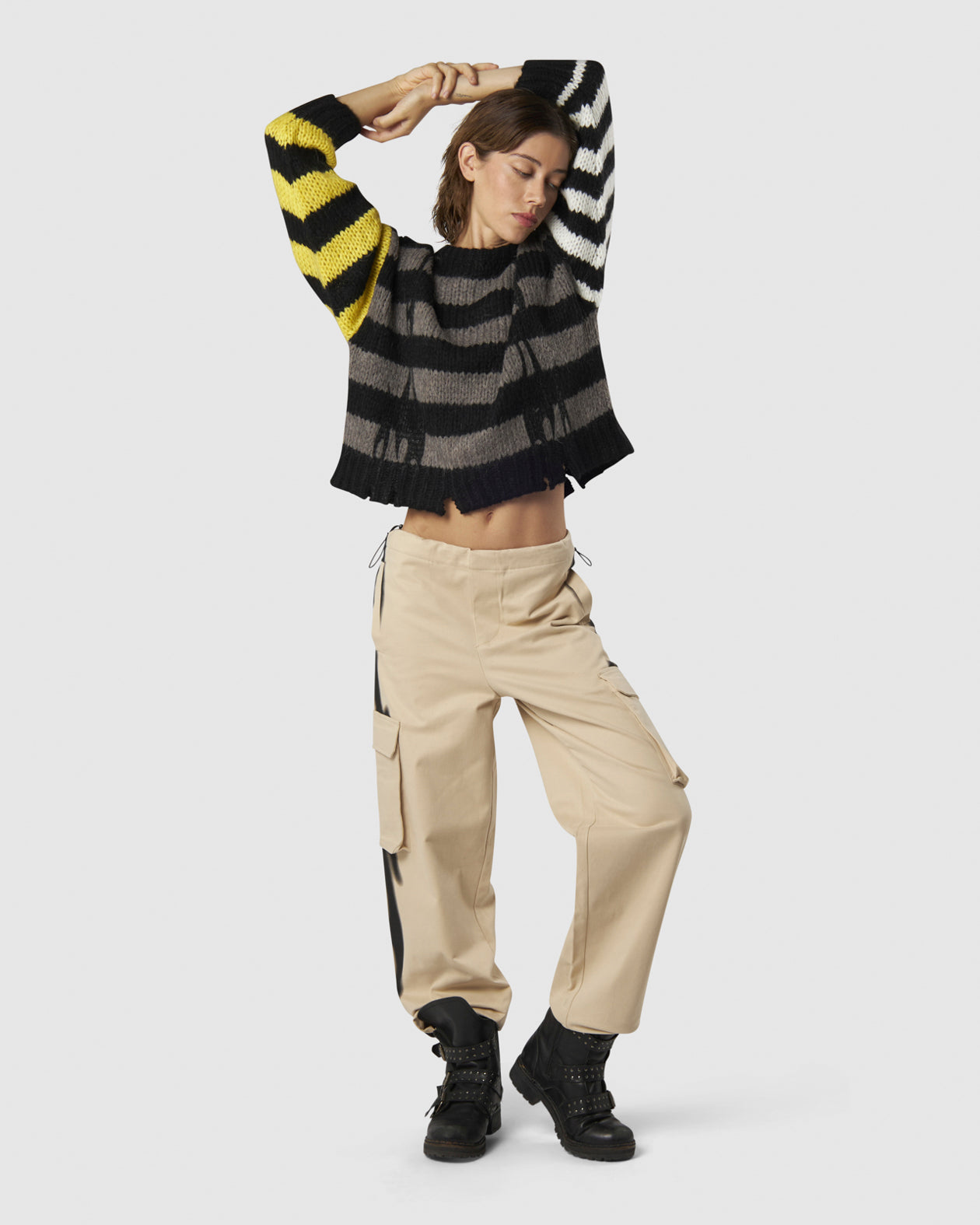 JUMPER WITH IRREGULAR STRIPES BLACK, WHITE, GRAY AND YELLOW AND PRINTED LOGO + FLAMES