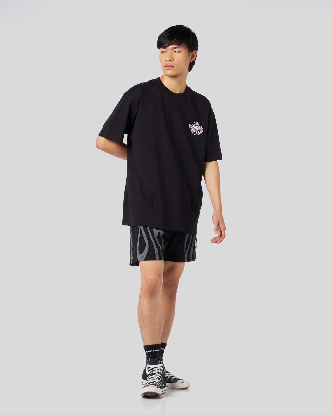 BLACK T-SHIRT WITH ICONIC WHEEL PRINT