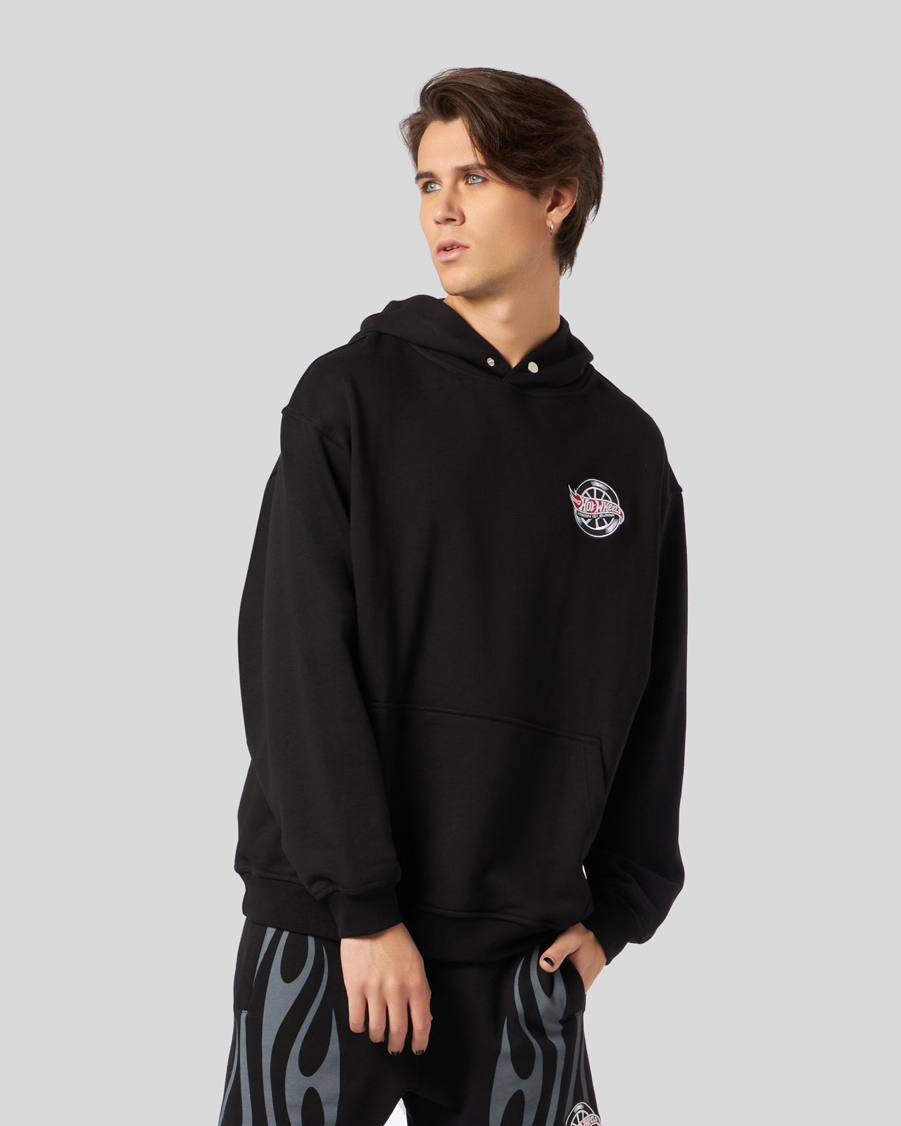 BLACK HOODIE WITH ICONIC WHEEL PRINT