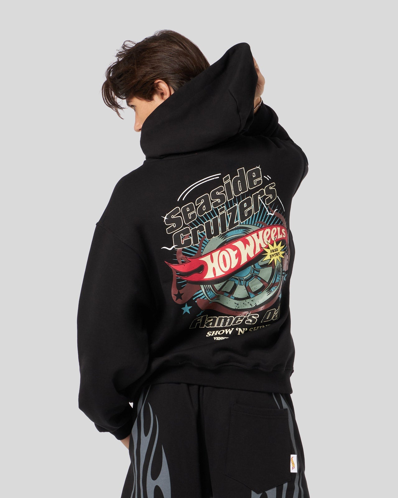 BLACK HOODIE WITH ICONIC WHEEL PRINT